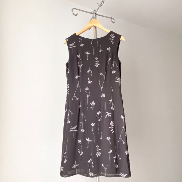 Tristan Dresses & Skirts - ☀️ 90s Gray Floral Over-Knee Dress – Tristan & Iseut